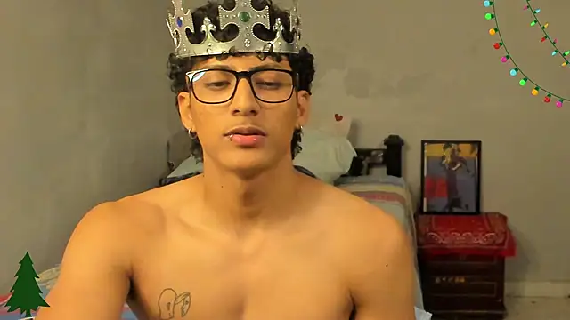 Snapshot of Ivano_joness chatting on 12/19/24, 04:02 Ivano joness online show from 12/19/24, 04:02