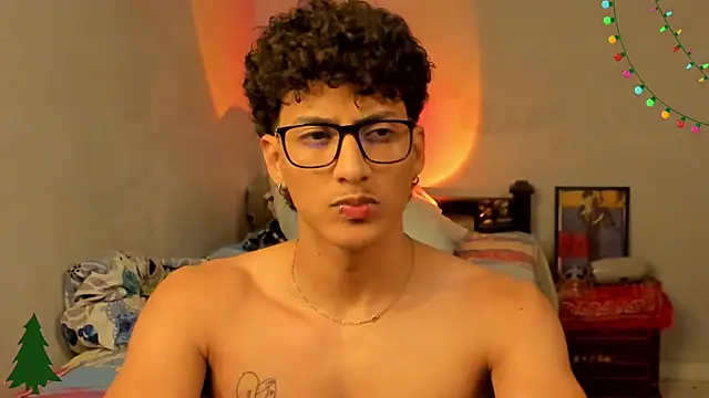 Snapshot of Ivano_joness chatting on 12/21/24, 04:09 Ivano joness online show from 12/21/24, 04:09