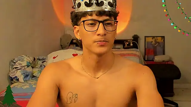 Snapshot of Ivano_joness chatting on 12/21/24, 07:13 Ivano joness online show from 12/21/24, 07:13