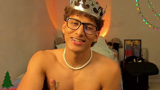 Snapshot of Ivano_joness chatting on 12/24/24, 04:44 Ivano joness online show from 12/24/24, 04:44