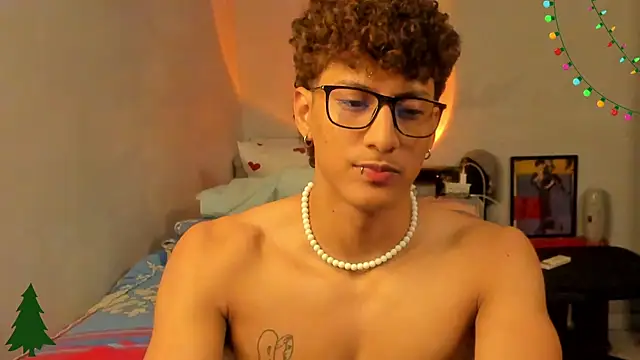 Snapshot of Ivano_joness chatting on 12/24/24, 10:44 Ivano joness online show from 12/24/24, 10:44