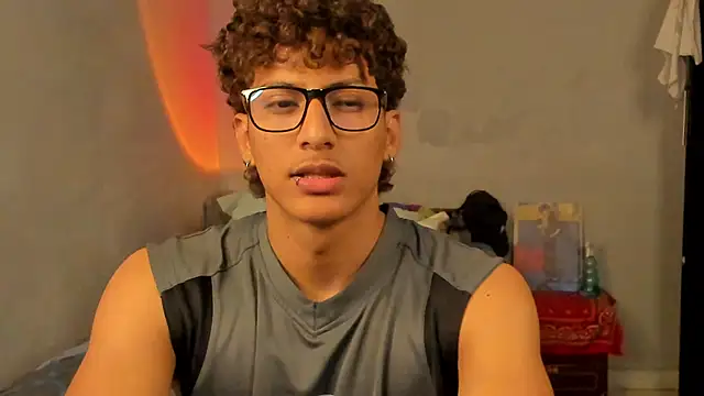 Snapshot of Ivano_joness chatting on 01/19/25, 03:42 Ivano joness online show from 01/19/25, 03:42