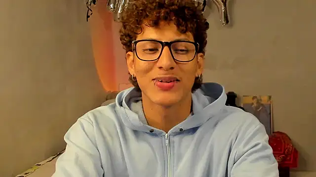 Snapshot of Ivano_joness chatting on 01/24/25, 06:14 Ivano joness online show from 01/24/25, 06:14