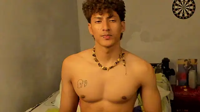 Snapshot of Ivano_joness chatting on 01/31/25, 12:18 Ivano joness online show from 01/31/25, 12:18