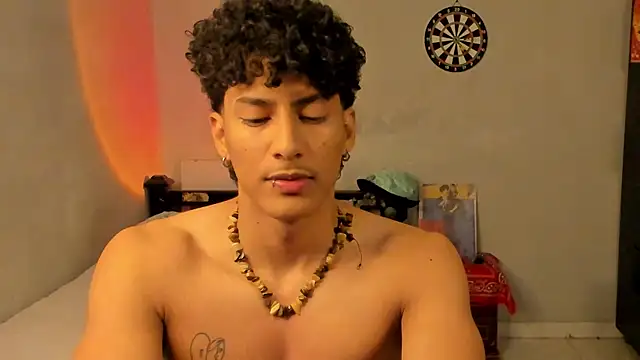 Snapshot of Ivano_joness chatting on 02/11/25, 06:30 Ivano joness online show from 02/11/25, 06:30