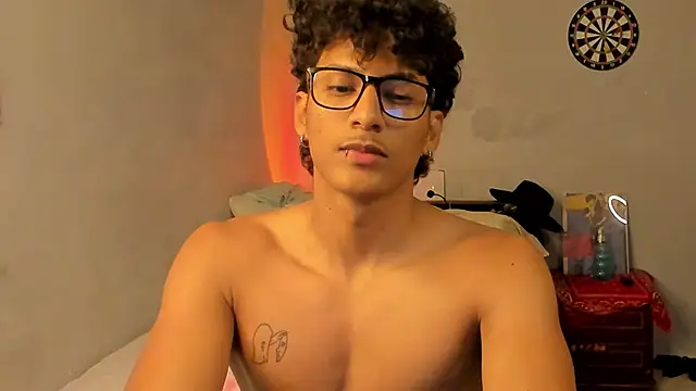 Snapshot of Ivano_joness chatting on 02/20/25, 06:39 Ivano joness online show from 02/20/25, 06:39