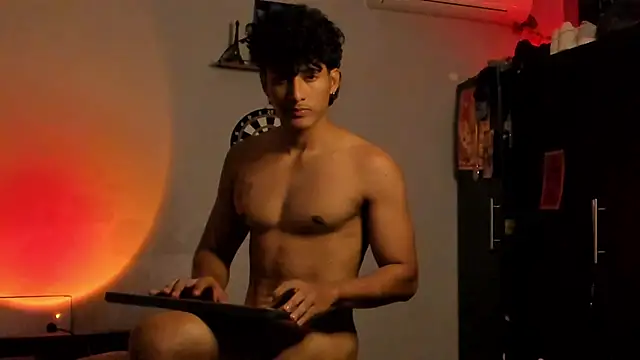 Snapshot of Ivano_joness chatting on 02/20/25, 09:44 Ivano joness online show from 02/20/25, 09:44