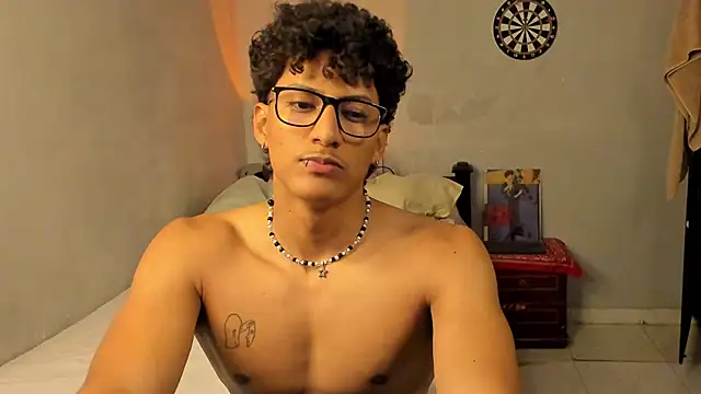 Snapshot of Ivano_joness chatting on 02/22/25, 04:19 Ivano joness online show from 02/22/25, 04:19