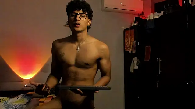 Snapshot of Ivano_joness chatting on 02/24/25, 12:16 Ivano joness online show from 02/24/25, 12:16