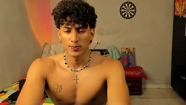 Snapshot of Ivano_joness chatting on 02/25/25, 06:03 Ivano joness online show from 02/25/25, 06:03