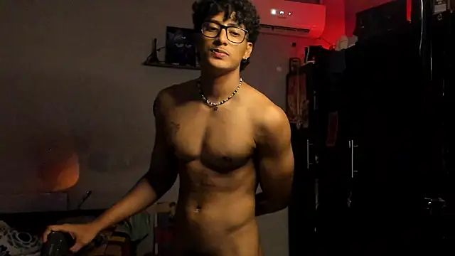 Snapshot of Ivano_joness chatting on 02/27/25, 02:42 Ivano joness online show from 02/27/25, 02:42