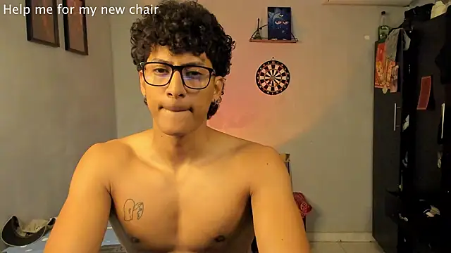 Snapshot of Ivano_joness chatting on 03/19/25, 12:01 Ivano joness online show from 03/19/25, 12:01