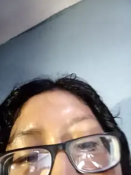 Snapshot of ladygmusic chatting on 10/17/25, 12:25 ladygmusic online show from 10/17/25, 12:25