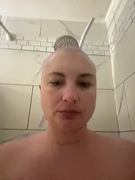 MilfyMrsRobinson online show from 04/28/26, 01:38