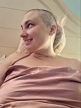 Snapshot of MilfyMrsRobinson chatting on 05/03/26, 12:16 MilfyMrsRobinson online show from 05/03/26, 12:16