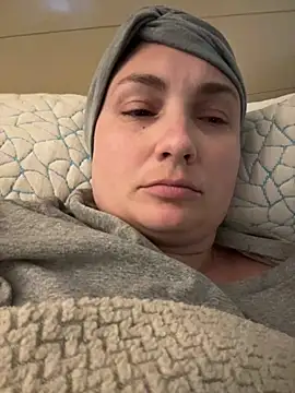 Snapshot of MilfyMrsRobinson chatting on 05/28/26, 12:41 MilfyMrsRobinson online show from 05/28/26, 12:41