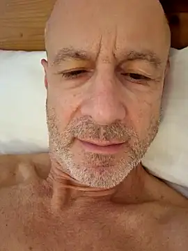 Snapshot of andikali9999 chatting on 10/16/25, 03:24 andikali9999 online show from 10/16/25, 03:24