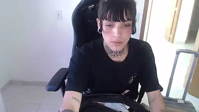 charlotbelucci  online show from 10/01/25, 05:52