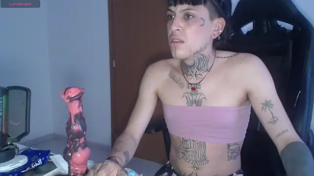 charlotbelucci  online show from 10/08/25, 09:07