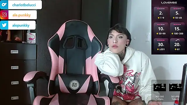 charlotbelucci  online show from 11/27/25, 08:38