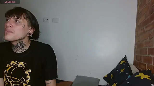 charlotbelucci  online show from 12/18/25, 11:16