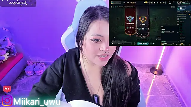 Snapshot of Ahri_Elderwood chatting on 05/22/26, 04:52 Ahri Elderwood online show from 05/22/26, 04:52