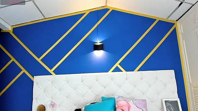 ariel villa online show from 03/18/25, 01:43