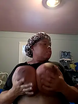 Snapshot of pinkpassionpleaser chatting on 12/21/24, 01:21 pinkpassionpleaser online show from 12/21/24, 01:21