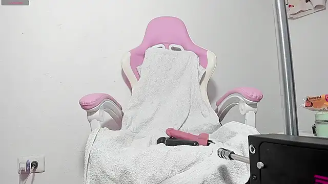 blondeb201 online show from 03/18/25, 01:53