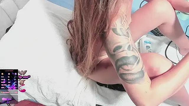 blondeb201 online show from 09/24/25, 12:58