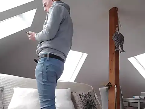 maxmueller321 online show from 02/01/26, 09:08