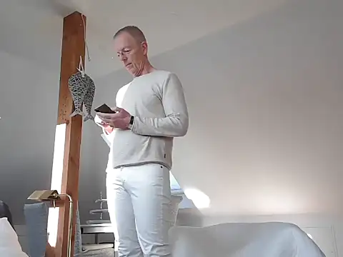 maxmueller321 online show from 02/18/26, 09:05