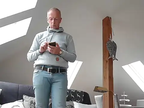 Snapshot of maxmueller321 chatting on 06/16/26, 12:30 maxmueller321 online show from 06/16/26, 12:30