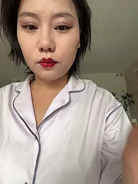 Snapshot of Eliza-E chatting on 05/17/26, 11:45 Eliza-E online show from 05/17/26, 11:45