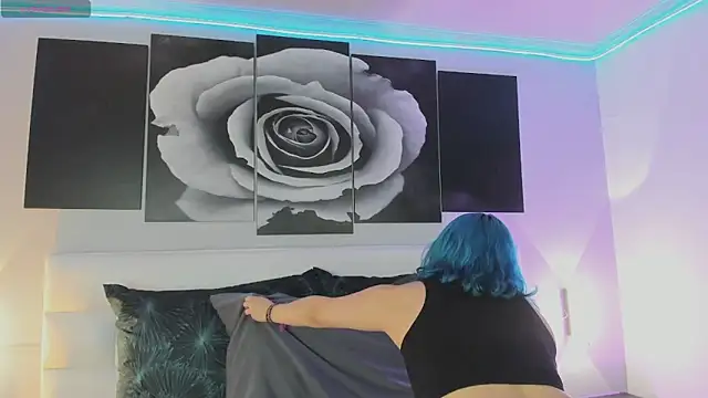 sofi bakerr online show from 10/21/25, 11:33