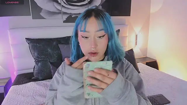 sofi bakerr online show from 12/05/25, 11:52