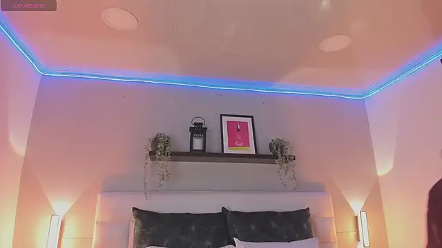 sofi bakerr online show from 04/01/26, 12:06