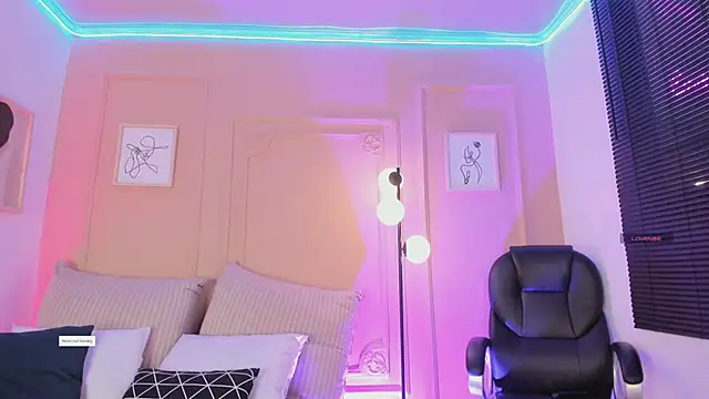 sofi bakerr online show from 04/21/26, 11:38