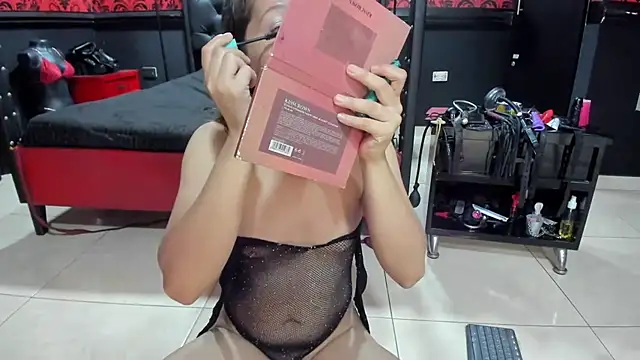 Snapshot of JAYLEN_BDSM chatting on 10/17/25, 01:03 JAYLEN BDSM online show from 10/17/25, 01:03