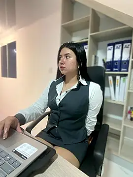 VAL PRINCESS online show from 10/21/25, 12:33