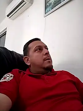 Snapshot of OmarMagSon chatting on 12/22/24, 07:42 OmarMagSon online show from 12/22/24, 07:42