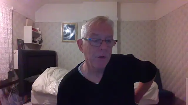 Snapshot of shaun63m chatting on 10/29/25, 01:30 shaun63m online show from 10/29/25, 01:30