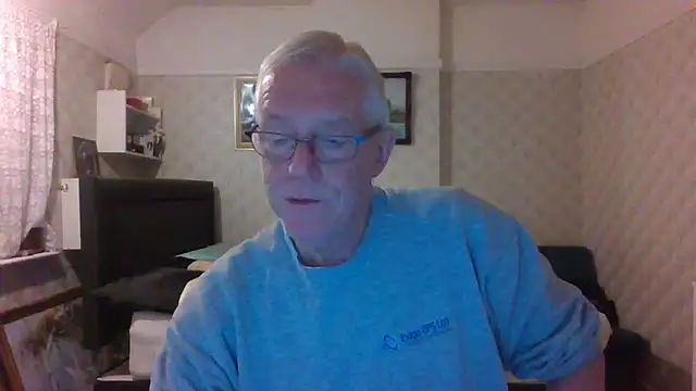 Snapshot of shaun63m chatting on 11/25/25, 01:38 shaun63m online show from 11/25/25, 01:38