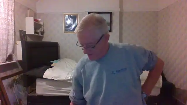Snapshot of shaun63m chatting on 11/29/25, 01:30 shaun63m online show from 11/29/25, 01:30