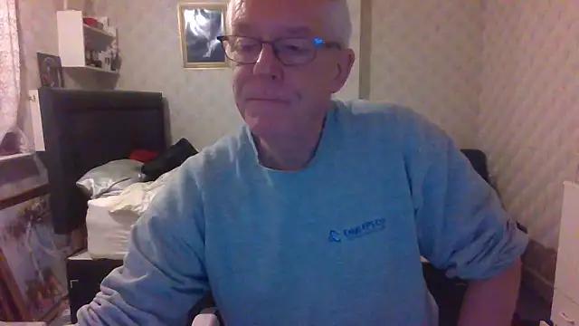 Snapshot of shaun63m chatting on 01/18/26, 01:53 shaun63m online show from 01/18/26, 01:53