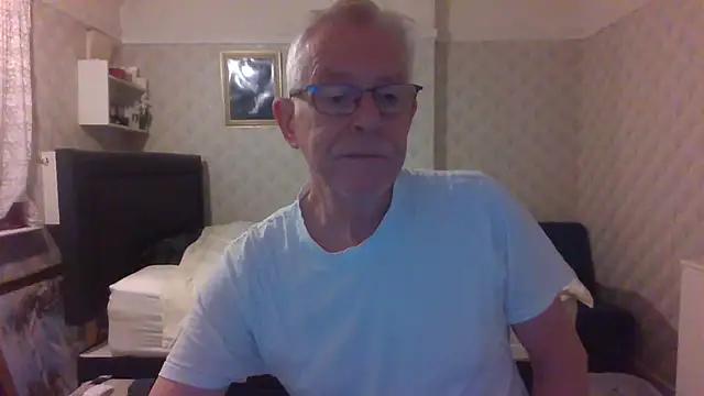 Snapshot of shaun63m chatting on 02/15/26, 01:46 shaun63m online show from 02/15/26, 01:46