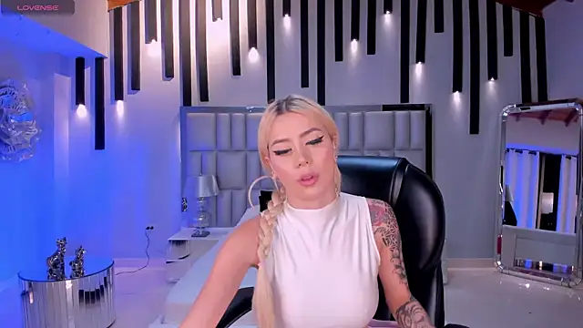 HannaConnor  online show from 04/21/26, 02:15