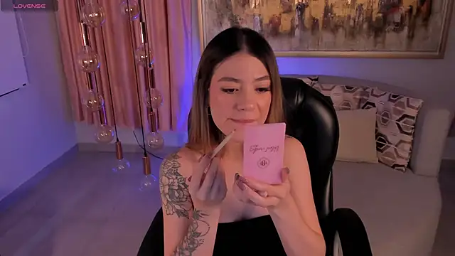 ViolettHansson online show from 03/05/25, 09:37