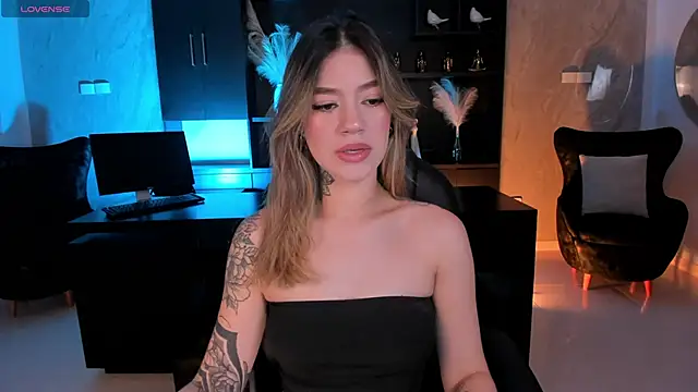 ViolettHansson online show from 09/30/25, 05:51