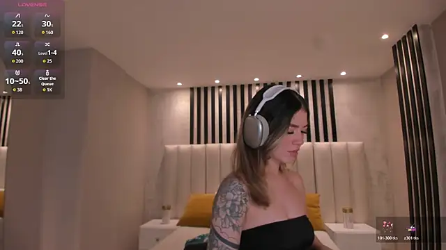 ViolettHansson online show from 10/29/25, 07:04